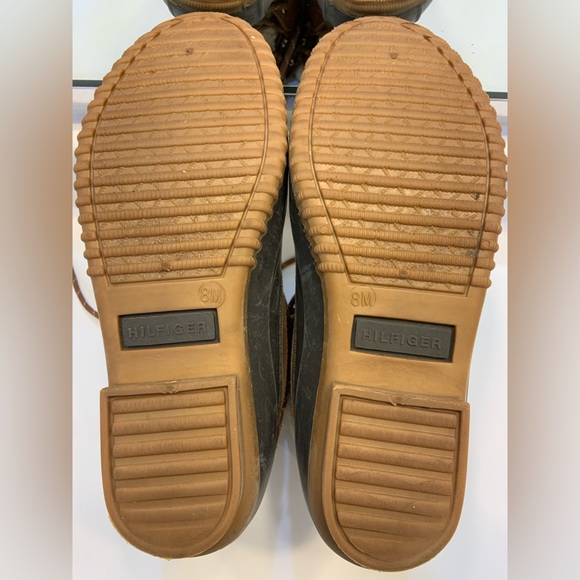 Tommy Hilfiger Rain Duck boot size Medium. Boot good for rain or snow - Picture 8 of 12
